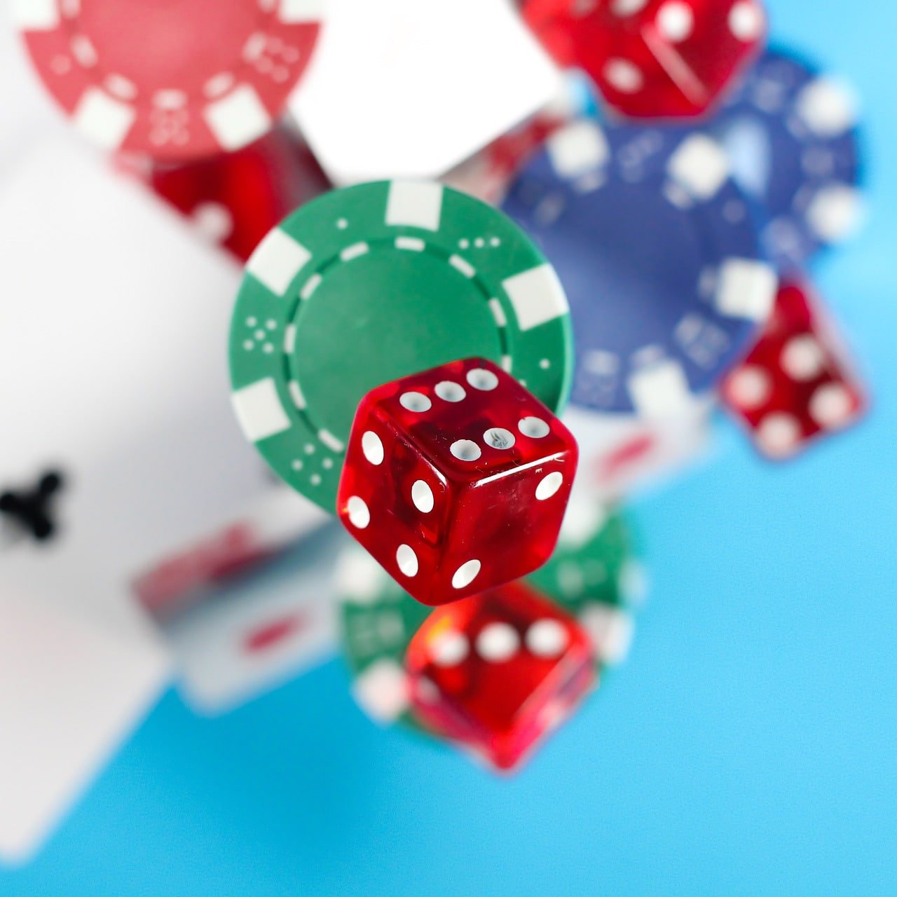 Filipino player enjoying mobile gaming on taya365 app